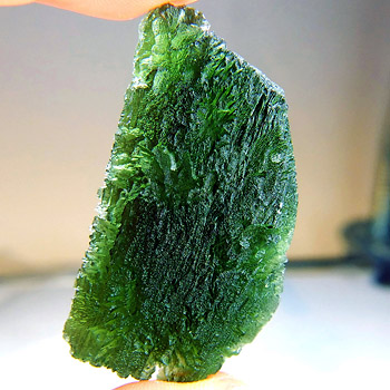 Камень молдавит